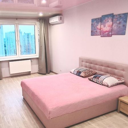 Apartment Near Metro Pozniaky Kiev Dış mekan fotoğraf
