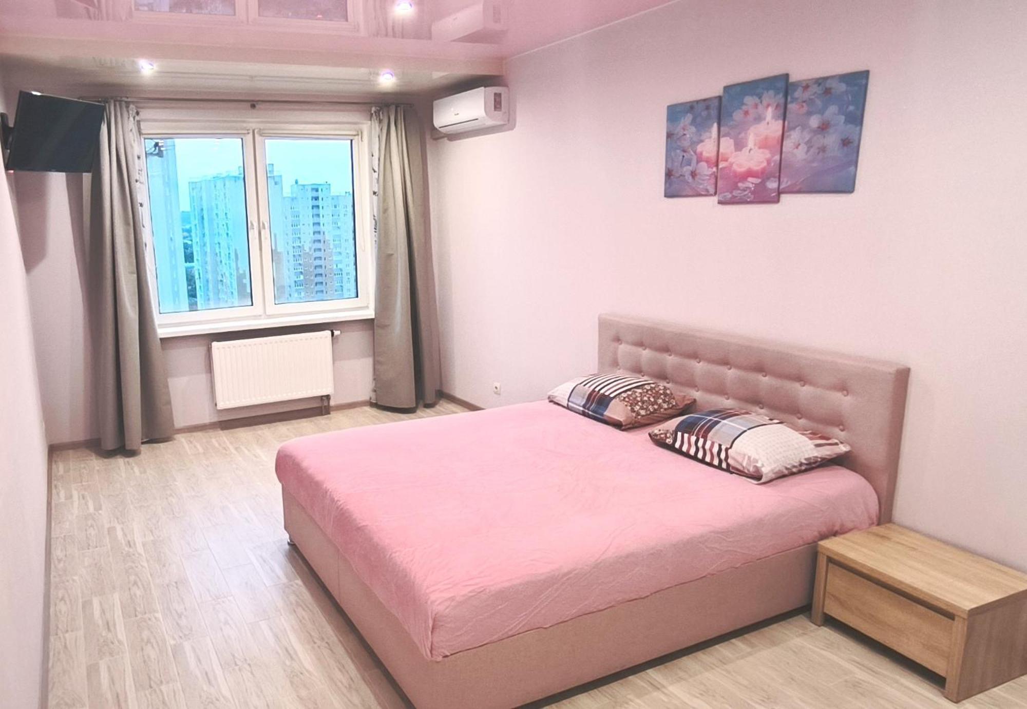 Apartment Near Metro Pozniaky Kiev Dış mekan fotoğraf