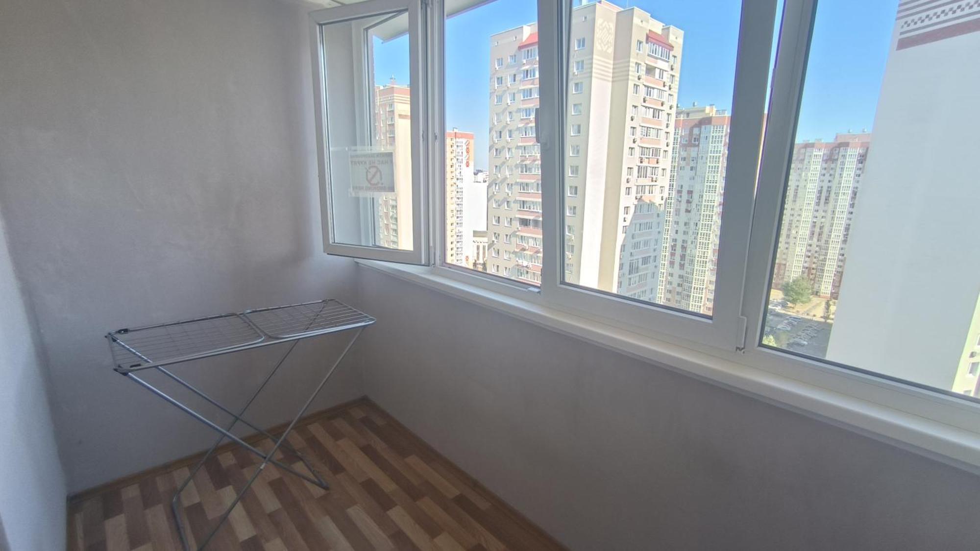 Apartment Near Metro Pozniaky Kiev Dış mekan fotoğraf