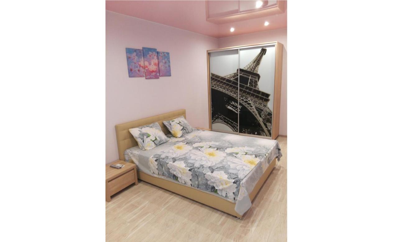 Apartment Near Metro Pozniaky Kiev Dış mekan fotoğraf